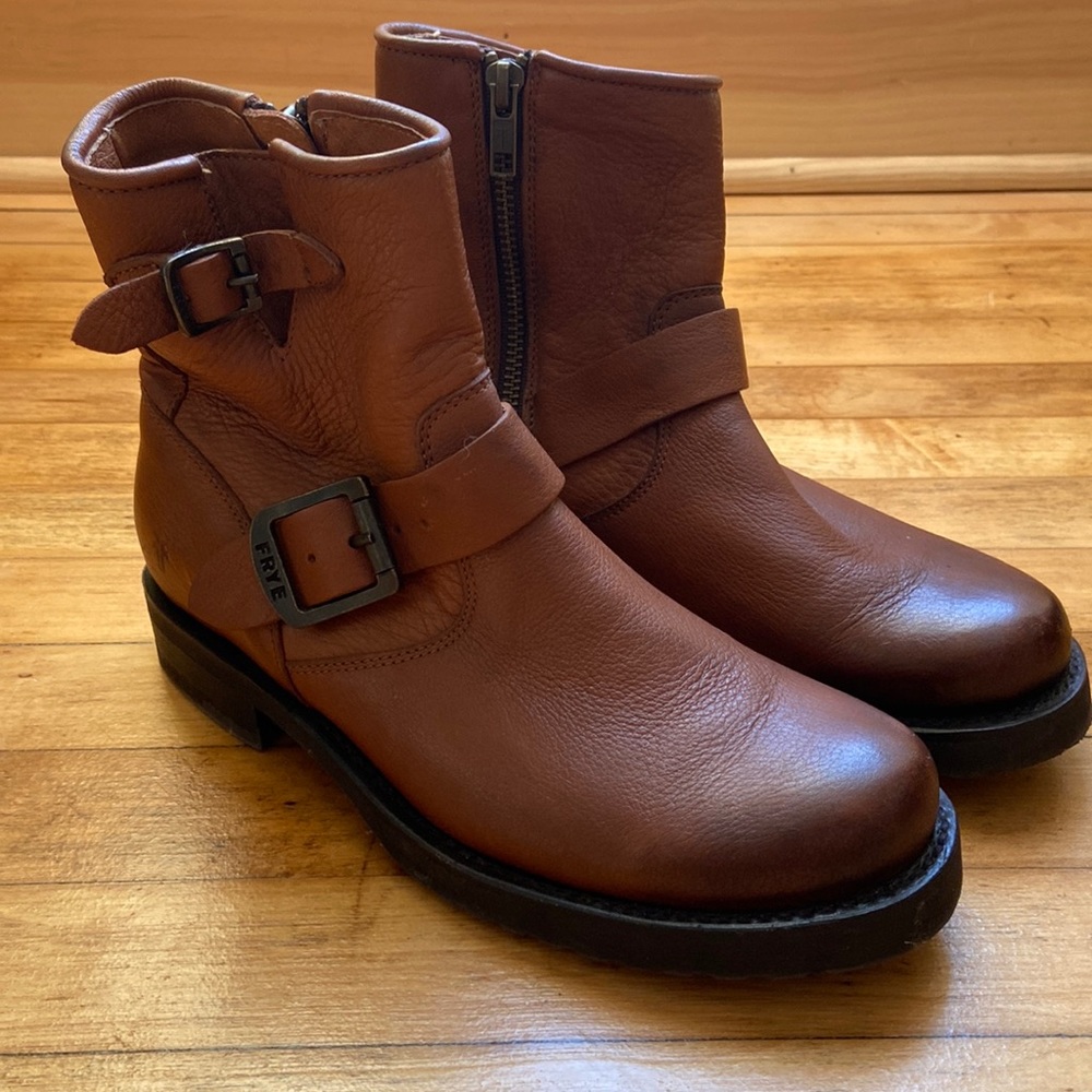 Frye Women’s Vicky, Size 6